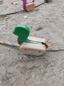 Entenküken am Spielplatz