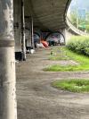 AW: Illegales Campinglager unter der Hochbrücke Hallerstraße (Romuald-Niescher-Brücke