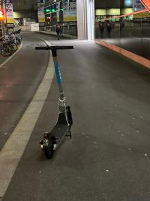 E-Scooter mitten am Gehtsteig