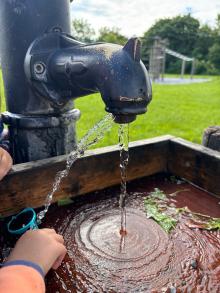 Brunnen rinnt