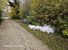 Großer Haufen Müll in Plastiktüten 