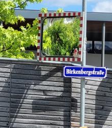 Kreuzungsspiegel verstellt